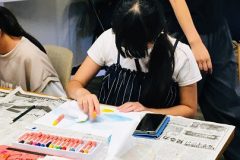 アートワークショップでの制作の様子