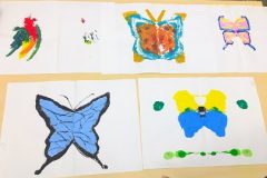 デカルコマニーで蝶々を描く