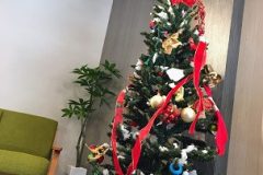皆で飾り付けたクリスマスツリー2022ver.