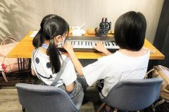 ピアノの練習（楽譜を見ずに弾けちゃう）
